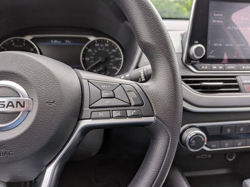 Used 2022 Nissan Altima 2.5 SV FWD image 17