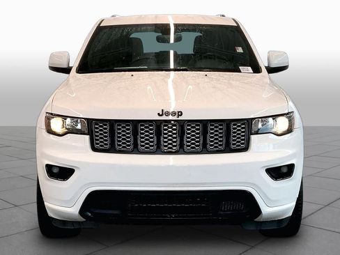 Used 2018 Jeep Grand Cherokee Altitude RWD image 6