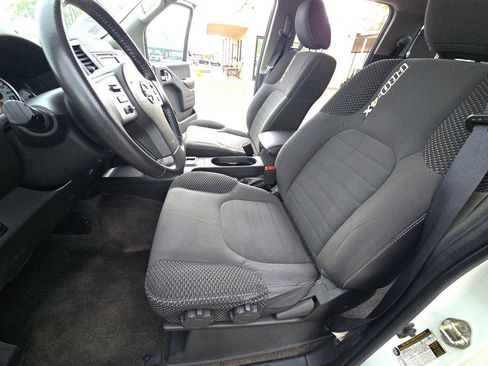 Used 2018 Nissan Frontier PRO-4X AWD/4WD image 9
