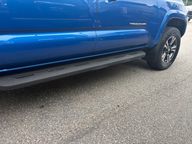 Used 2018 Toyota Tacoma TRD Sport AWD/4WD image 14