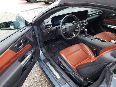 Used 2025 Ford Mustang GT Premium image 9