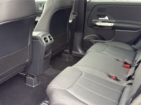 Used 2025 Mercedes-Benz GLB 250 4MATIC image 30