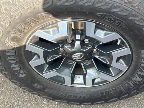 Certified 2019 Toyota Tacoma SR5 RWD image 17