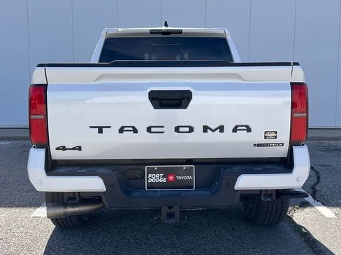 Used 2025 Toyota Tacoma TRD Sport AWD/4WD image 5