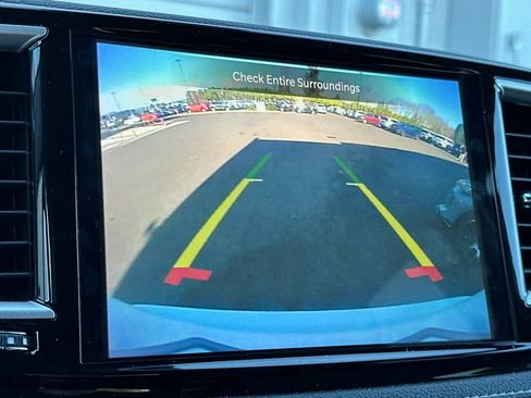 Used 2024 Chrysler Pacifica Select image 23