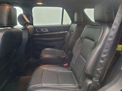 Used 2017 Ford Explorer Platinum image 18
