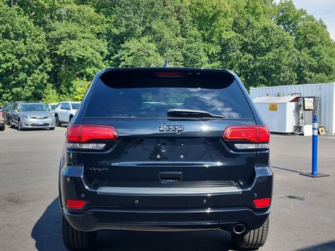 Used 2018 Jeep Grand Cherokee Altitude AWD/4WD image 4