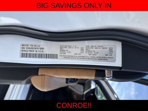 Used 2023 Jeep Grand Cherokee Summit w/ Adv Protech Group IV AWD/4WD image 28