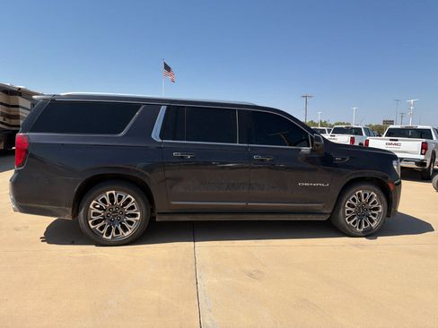 Used 2023 GMC Yukon XL Denali Ultimate AWD/4WD image 6