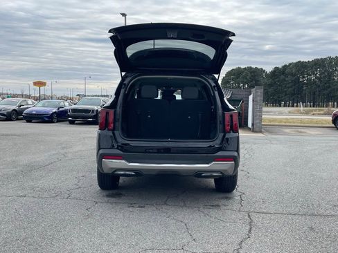 Used 2025 Kia Sorento S image 7