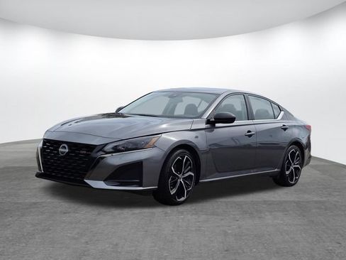 Used 2024 Nissan Altima 2.5 SR FWD image 8