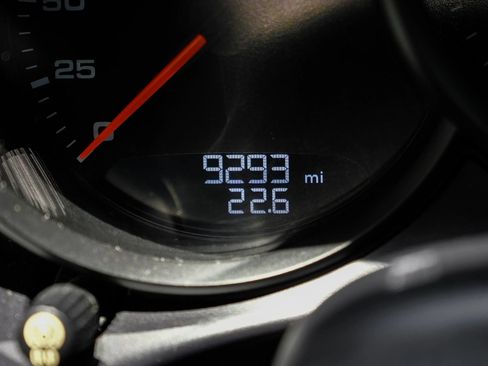 Used 2019 Porsche 718 Boxster RWD image 17
