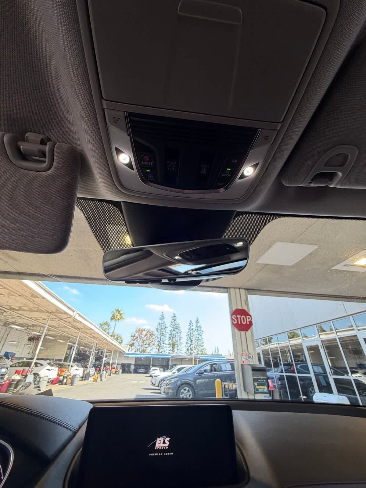Used 2023 Acura MDX w/ Technology Package AWD/4WD image 19