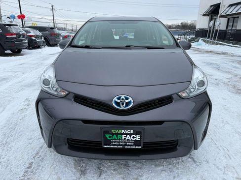 Used 2017 Toyota Prius V Two image 2