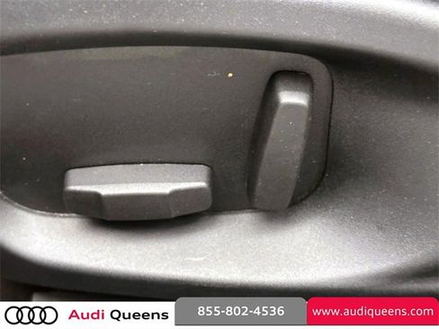 Used 2017 Jaguar XF Premium image 27