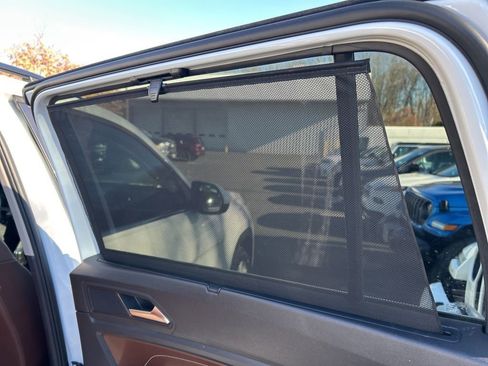 Used 2021 Volkswagen Atlas SE w/ Panoramic Sunroof Package image 39