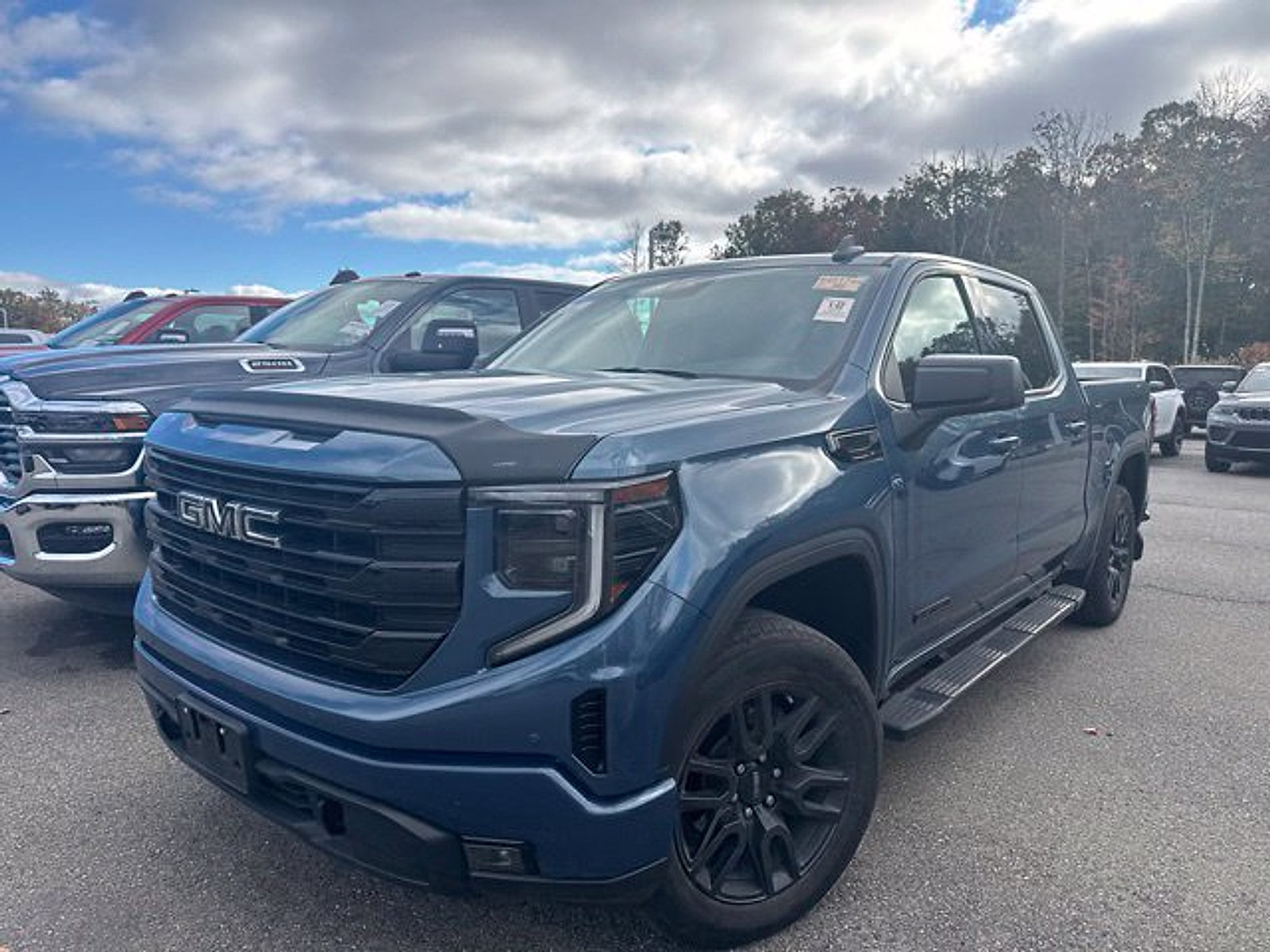 Used 2024 GMC Sierra 1500 Elevation AWD/4WD image 2