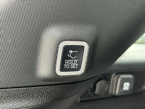 Certified 2024 Jeep Grand Cherokee Limited w/ Black Appearance Package image 45