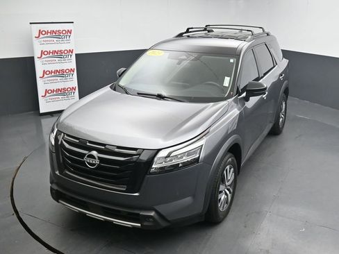 Used 2023 Nissan Pathfinder SL w/ Lighting Package (N92) FWD image 29