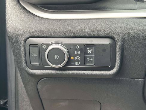 Used 2022 Ford Explorer XLT w/ Equipment Group 202A image 21