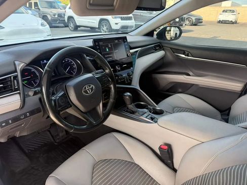 Used 2021 Toyota Camry SE w/ Audio Upgrade Package FWD image 3