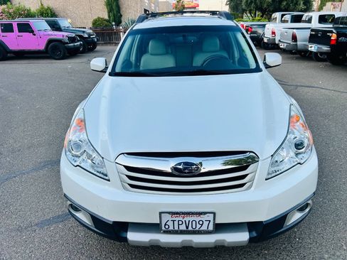 Used 2011 Subaru Outback 3.6R Limited w/ PWR Moonroof Pkg AWD/4WD image 7