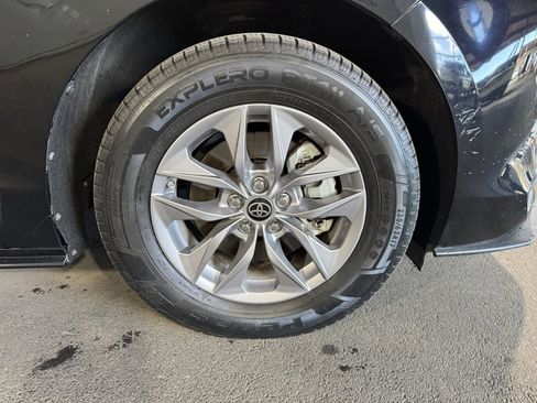 Used 2022 Toyota Sienna LE image 9