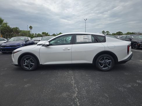 New 2026 Kia K4 FWD image 5
