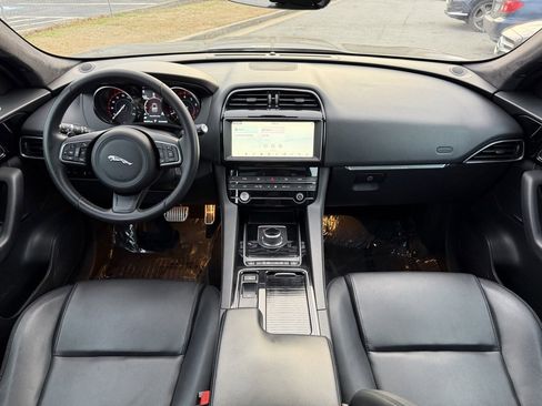 Used 2020 Jaguar F-PACE Premium image 26