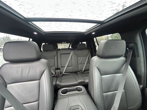 Used 2024 Chevrolet Suburban Z71 image 27