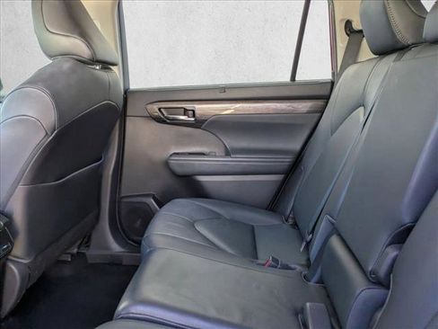 Used 2020 Toyota Highlander Limited image 20