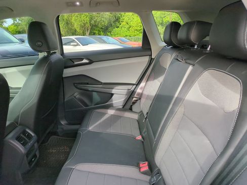 Used 2023 Volkswagen Taos SE w/ Panoramic Sunroof Package AWD/4WD image 7