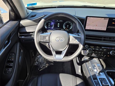 Certified 2025 INFINITI QX60 Luxe image 11