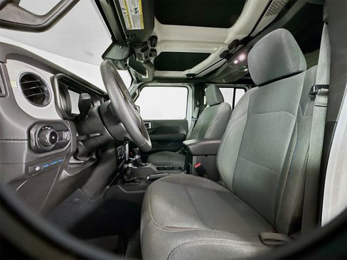 Used 2024 Jeep Wrangler Unlimited Sahara image 18