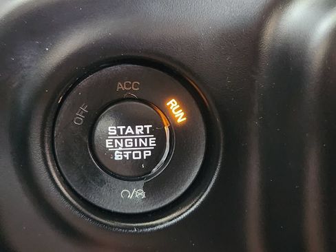 Used 2021 Jeep Wrangler Unlimited Sahara AWD/4WD image 28