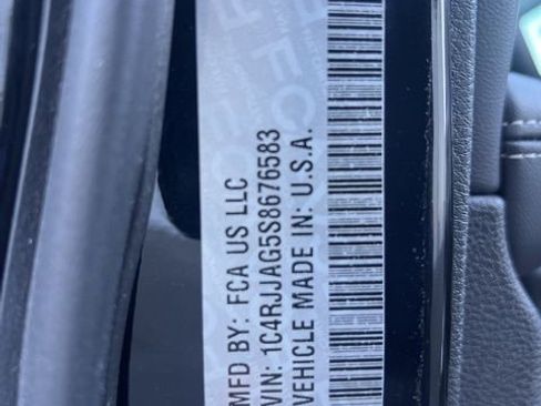 Used 2025 Jeep Grand Cherokee L Laredo image 31