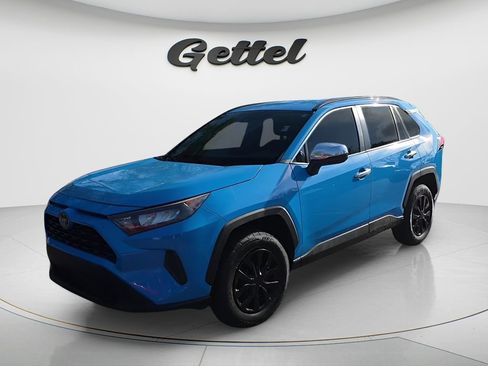 Used 2020 Toyota RAV4 LE image 1