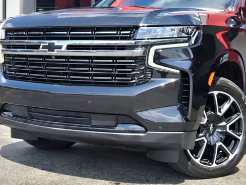 Used 2021 Chevrolet Tahoe RST w/ Luxury Package AWD/4WD image 2