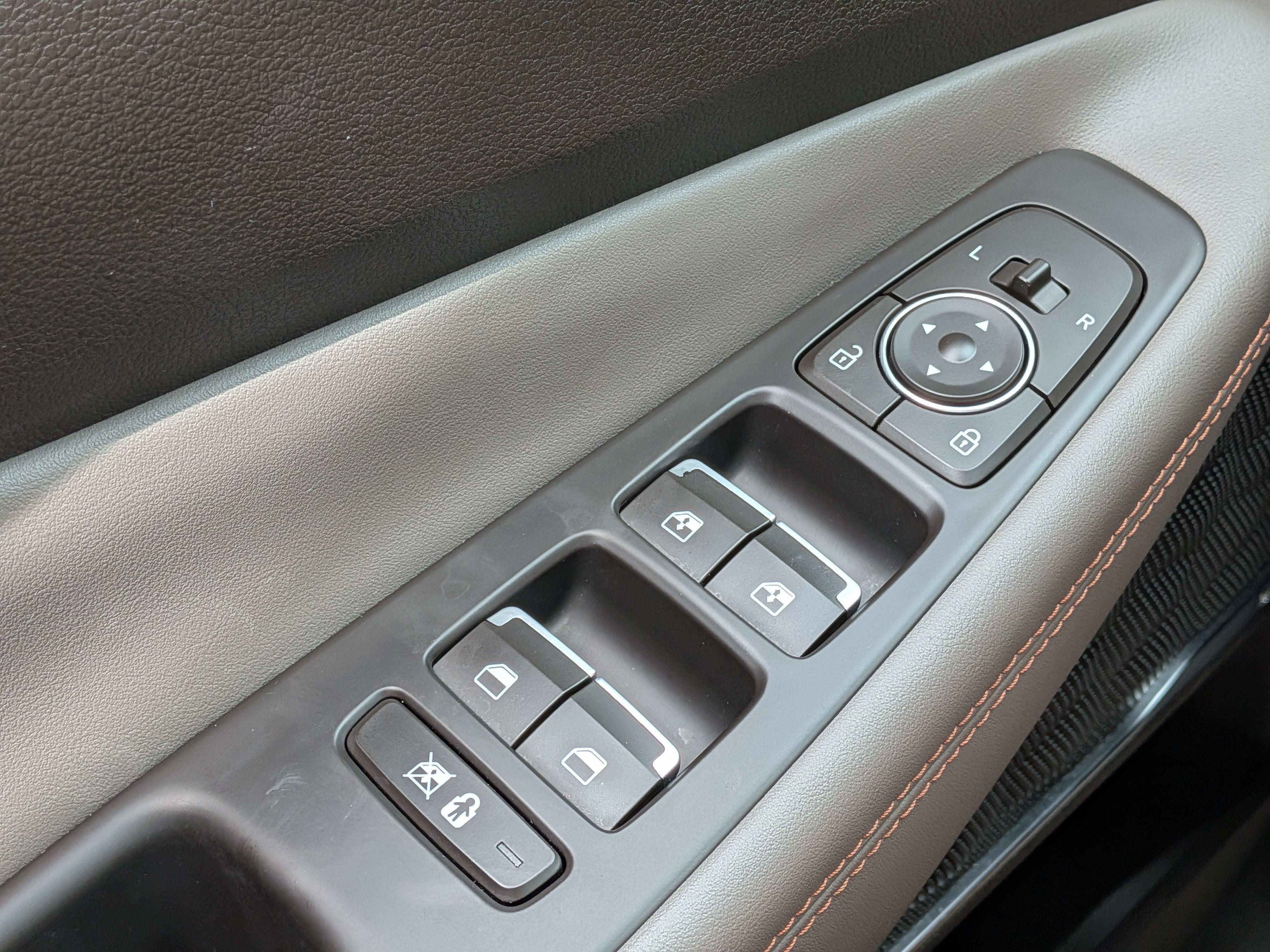 Used 2019 Hyundai Santa Fe FWD image 23