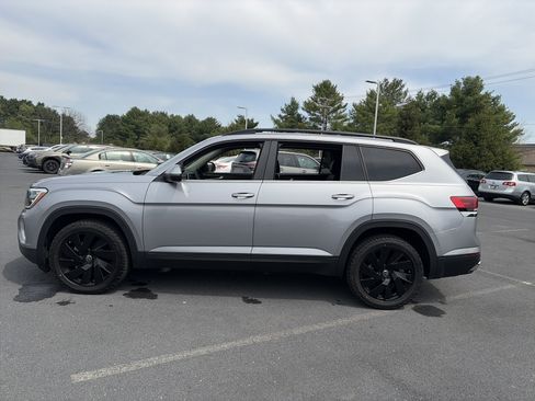 Used 2024 Volkswagen Atlas SE image 14