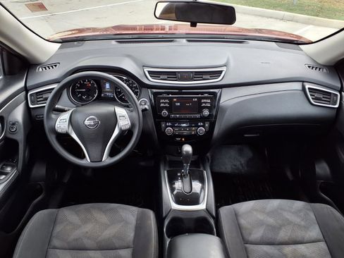 Used 2016 Nissan Rogue SV image 11