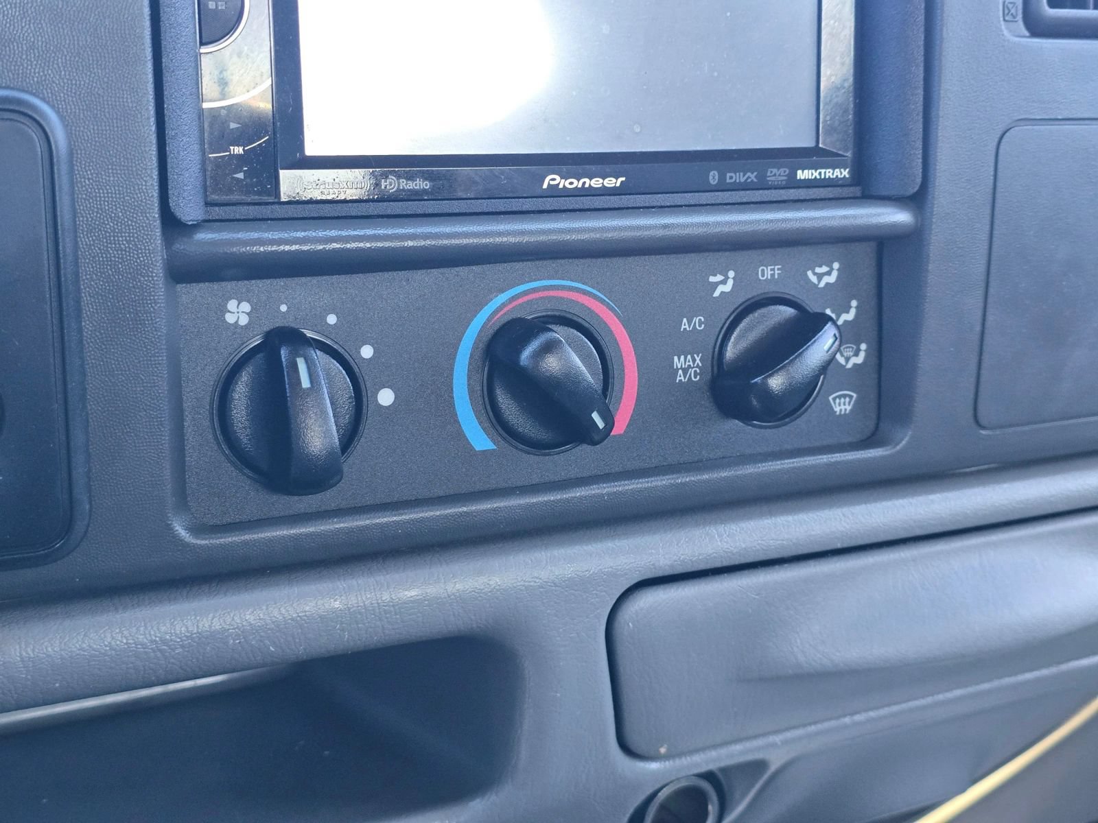 Used 2004 Ford F350 Lariat AWD/4WD image 27