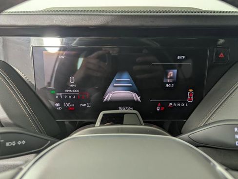 Used 2025 GMC Yukon XL AT4 w/ AT4 Premium Plus Package image 12