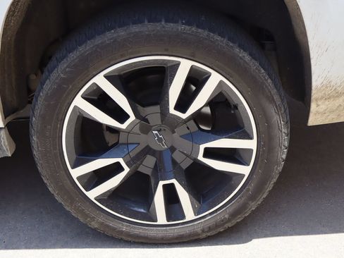 Used 2019 Chevrolet Suburban Premier AWD/4WD image 32