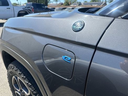 Used 2022 Jeep Grand Cherokee Trailhawk image 5