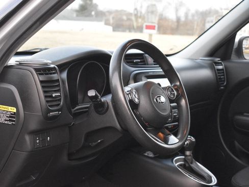 Used 2018 Kia Soul + FWD image 18