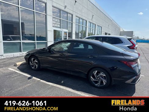Used 2025 Hyundai Elantra Sport FWD image 3
