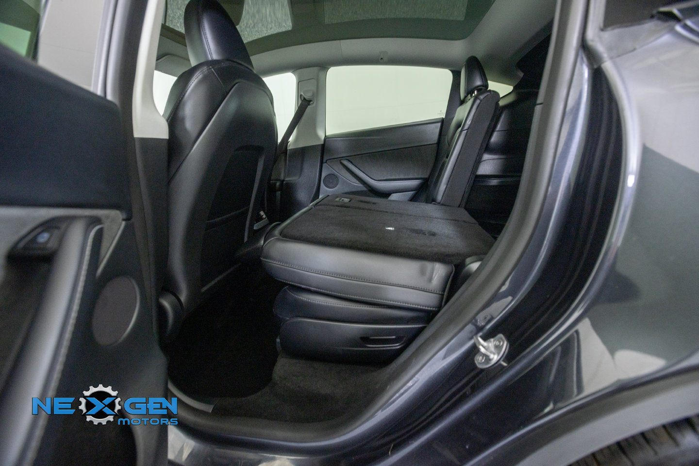 Used 2024 Tesla Model Y Long Range AWD/4WD image 28