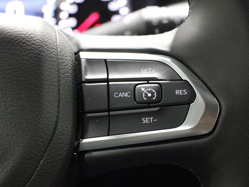 Used 2025 Jeep Compass Latitude w/ Altitude Special Edition AWD/4WD image 12