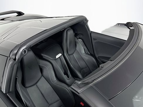 Used 2021 Chevrolet Corvette Stingray Coupe w/ Z51 Performance Package image 20